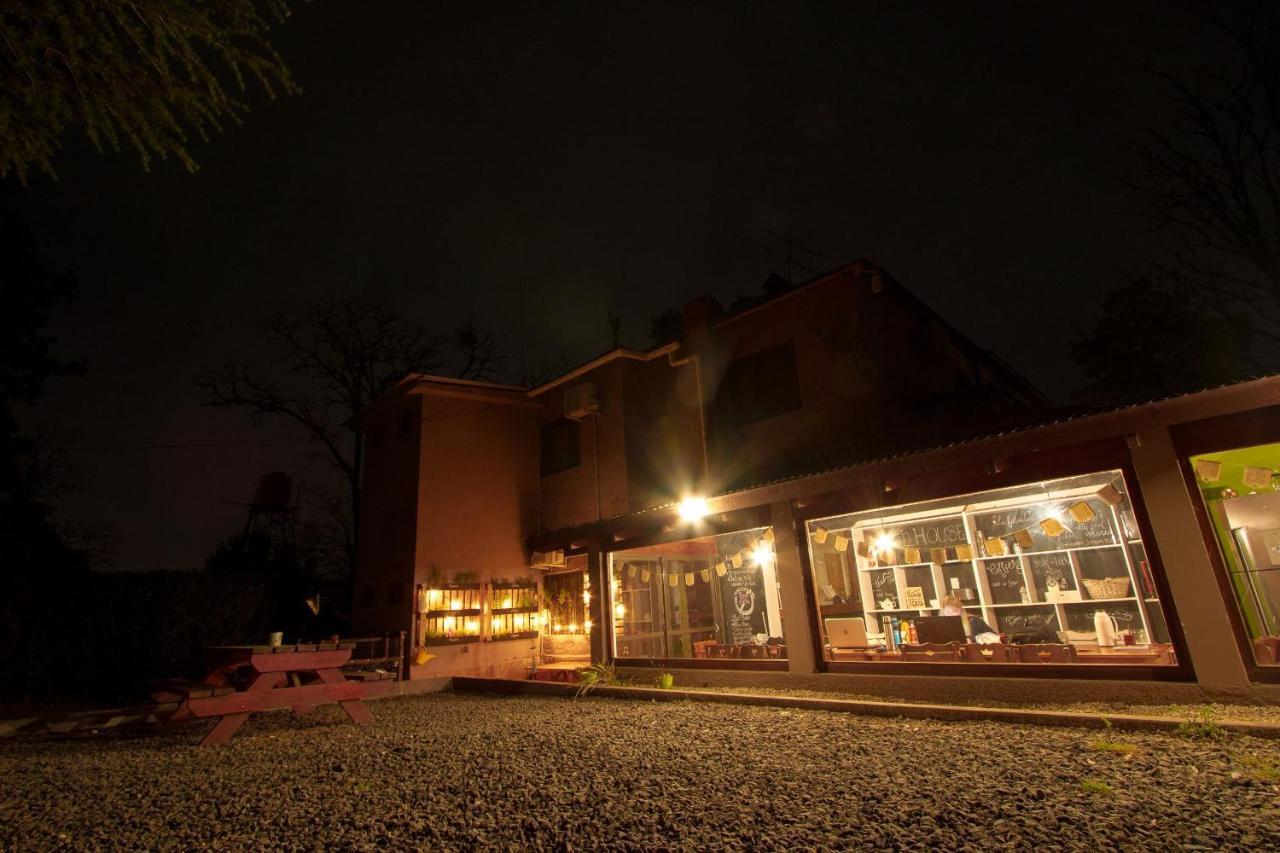 The Hostelhouse Centro. Casa De Huespedes. Villa General Belgrano Bagian luar foto